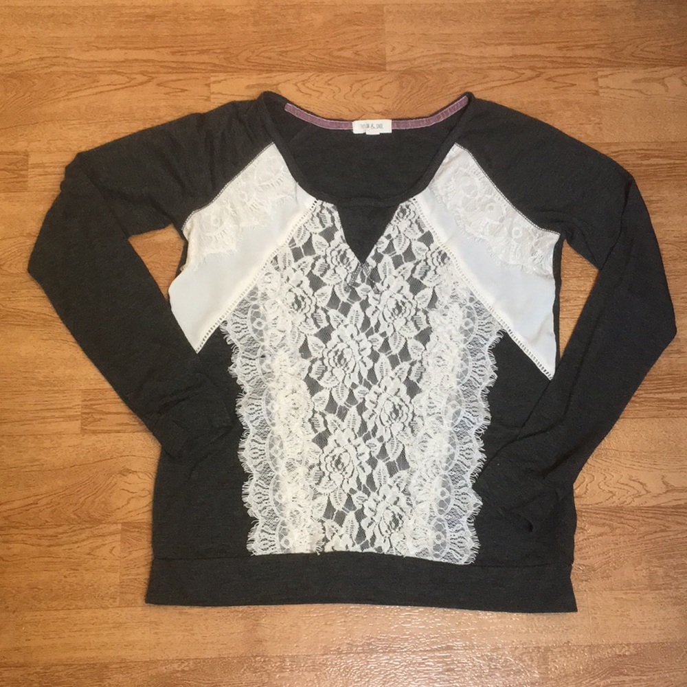 Taylor & Sage Eyelash lace long sleeve top